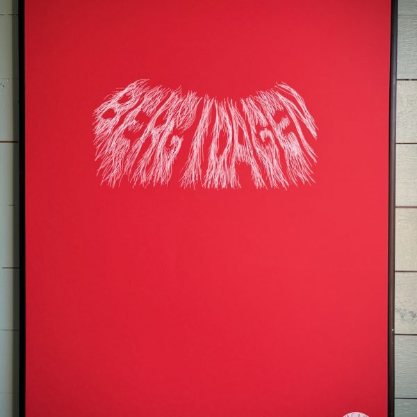 Screentryckt affisch, "Berg i dagen", röd